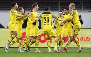 Dortmund vem de grande vitória sobre o Frankfurt na Bundesliga (DANIEL ROLAND / AFP)