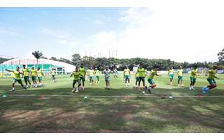 Jogadores do Palmeiras treinam na manhã desta sexta, na Academia de Futebol (Foto: Cesar Grecco/Palmeiras)