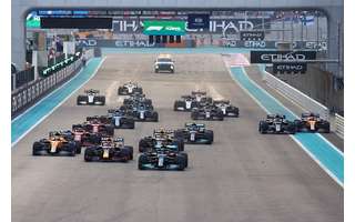 A largada do polêmico GP de Abu Dhabi de 2021