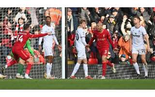 Fabinho abriu caminho para a vitória do Liverpool sobre o Brentford (PAUL ELLIS / AFP)