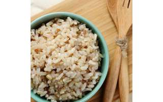 Aprenda como fazer arroz integral em poucos minutos.