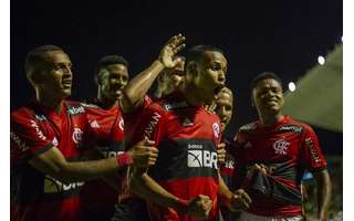Lázaro vibra com o segundo gol marcado diante da Portuguesa (Foto: Alexandre Vidal/Flamengo)