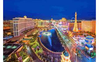 A Las Vegas Strip é o local dos famosos hotéis e casinos na cidade 