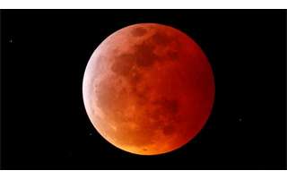 Eclipse lunar total ocorre quando existe um alinhamento completo entre Sol, Terra e a Lua