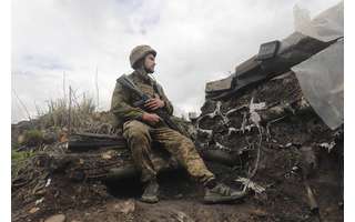 Soldado ucraniano nas proximidades da cidade de Horlivka