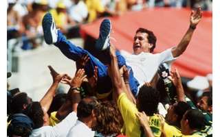 Parreira foi campeão com a Seleção em 1994 (Foto: GABRIEL BOUYS/ AFP)