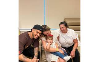 Virginia Fonseca com a família no Hospital Vila Nova Star, em São Paulo. A influenciadora ficou três dias internada e recebeu o diagnóstico de cefaleia refratária.