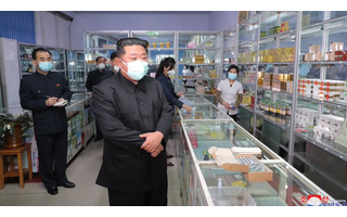 Kim Jong-un usando máscara