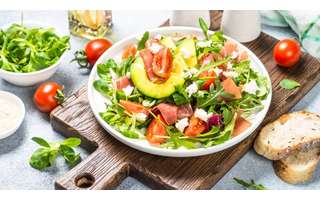 Sementes de abóbora, tomates, abacate e folhas verdes fazem parte da dieta anti-inflamatória