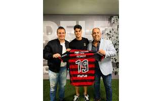 Em sua passagem pelo Flamengo, Reinier vestiu a camisa 19 (Foto: Twitter/Flamengo)
