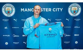 Haaland posa pela primeira vez com a camisa do Manchester City