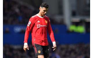 Cristiano Ronaldo fez boa temporada no Manchester United, mas clube não ajudou (Foto: ANTHONY DEVLIN / AFP)