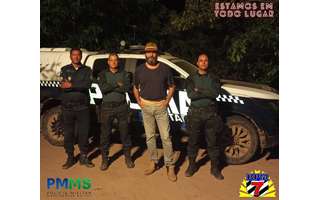 Almir Sater posa com policiais do Sétimo Batalhão