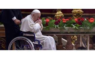 Desde maio, papa Francisco está em cadeira de rodas