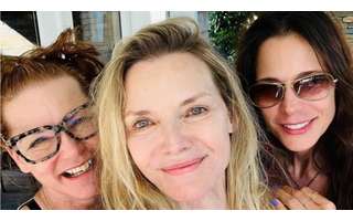 Michelle Pfeiffer publicou foto ao lado das irmãs, Dedee e Lori.
