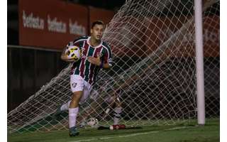 Arthur contou com assistência de Gustavo Lobo para marcar pelo Fluminense (Leonardo Brasil/Fluminense FC)