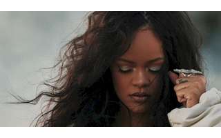 Clipe) Rihanna - Lift Me Up (Legendado