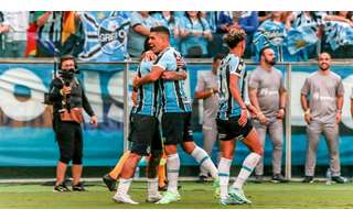 Suárez marca, Grêmio vence o Caxias e conquista o Gaúchão