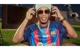 Ronaldinho Gaúcho lança playlist com o Barça Legends exclusiva no Spotify