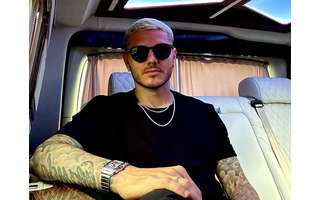 Icardi posa en su Rolls Royce