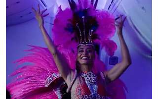 Video advertisement for Virgin Atlantic flights between São Paulo and London featuring Juliana Paes and Samba