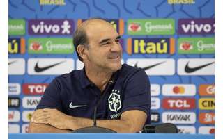 Ricardo Gomes durante la convocatoria de la selección de Brasil -