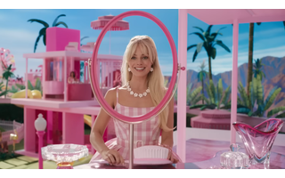 À espera do filme, Mundo da Barbie enlouquece fãs da boneca
