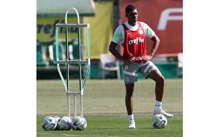 Luis Guilherme celebra efetivação no elenco profissional do Palmeiras: ' Agora troco resenha