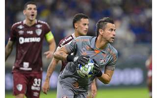 Fábio, do Fluminense, é o goleiro com mais defesas difíceis no Brasileirão