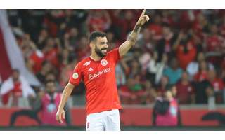 Internacional e Corinthians ficam no empate em jogo cheio de gols