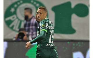 Breno Lopes reúne-se com claque do Palmeiras e pede após gesto