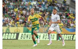 Deyverson é retirado de entrevista em campo após empate do Cuiabá