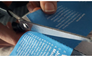 Voting in Argentina: Voters use papers and need to carry scissors