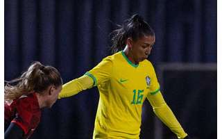 Brazil gets tired in the second half and concedes two goals in a friendly match against Canada.