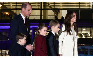 ¡grotesco!  Kate Middleton y el príncipe William se equivocan en una foto con sus hijos y la web no perdona: 