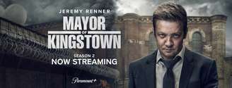 Imagem com fotografia de Jeremy Renner sem feridas no rosto, publicada na página oficial da série 'Mayor of Kingstown' no Facebook