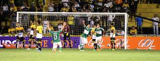 <p>Palmeiras respirou aliviado com gols conseguidos no final, o segundo de Kardec</p>