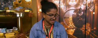 Tia Milena chora ao tomar bronca