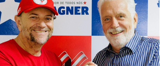 O presidente do PT, Edinho Silva, ao lado do senador Jaques Wagner