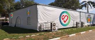 A Santa Casa improvisou uma tenda com 14 leitos para atendimento de pacientes com a covid-19, em Angatuba, interior de São Paulo