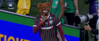 Kennedy e sua máscara de urso