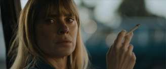 Carolina Dieckmmann interpreta a protagonista Helena em 'Pequenas Criaturas'.