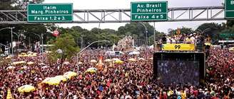 Cantora Ivete Sangalo lotou entorno do Parque do Ibirapuera no sábado de pré-carnaval