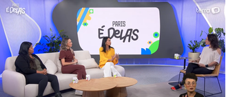 No 'Paris É Delas' desta sexta-feira a apresentadora Renata Veneri contou com a presença de Daniela Alvarez (à esquerda do sofá), Adriana Silva (ao centro) e de Bárbara Murayama (à direita)