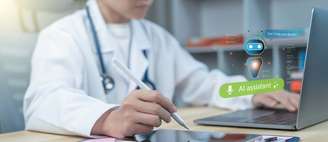 A IA talvez seja mais adequada como secretária médica. ST_Travel/Shutterstock