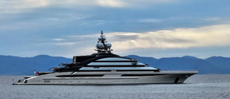 Superiate ligado a bilionário russo atravessou o Estreito do Ormuz, mesmo com bloqueio do Irã, no último fim de semana