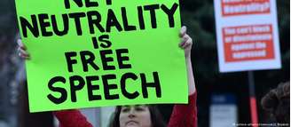 "Neutralidade da rede é liberdade de expressão": americanos protestam em Los Angeles contra medida