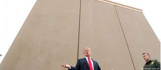 Donald Trump analisou protótipos do muro em meados de março