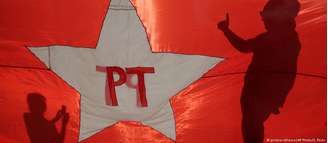 Segundo a presidente do partido, Gleisi Hoffmann, direção política do PT vai permanecer em Curitiba.