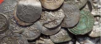 Foram descobertas cerca de 600 moedas